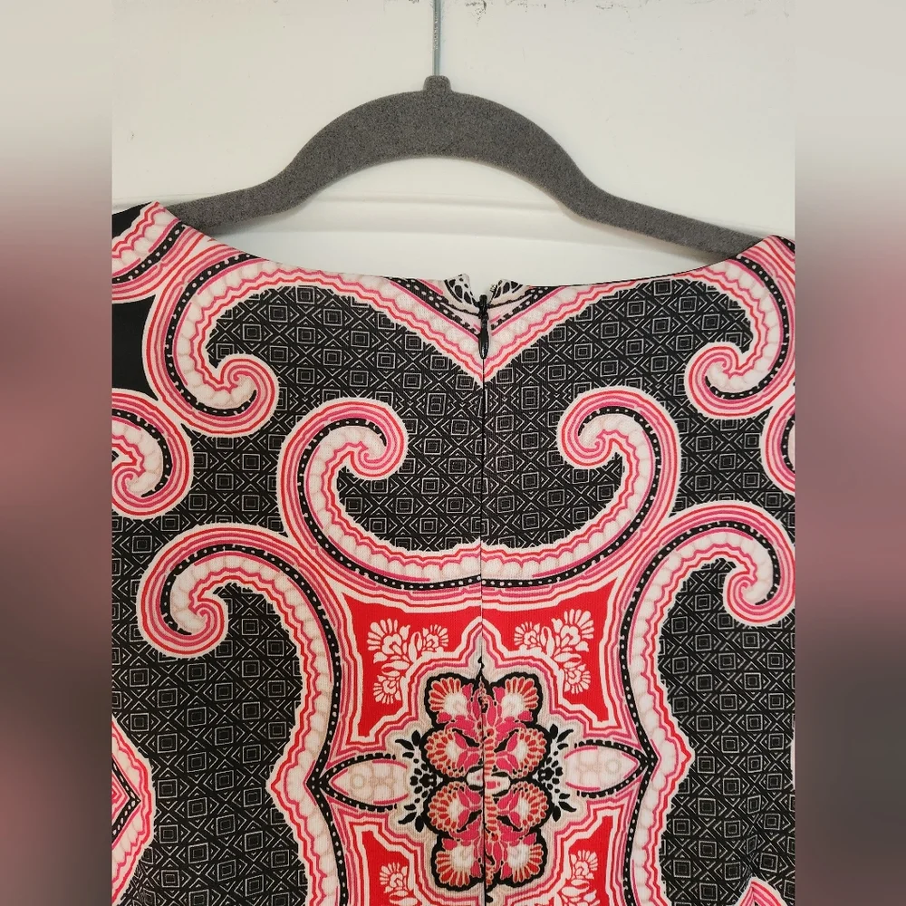 NWT NEW YORK & COMPANY Scuba Sheath Dress Red & Black (NEW) - Picture 2 of 6